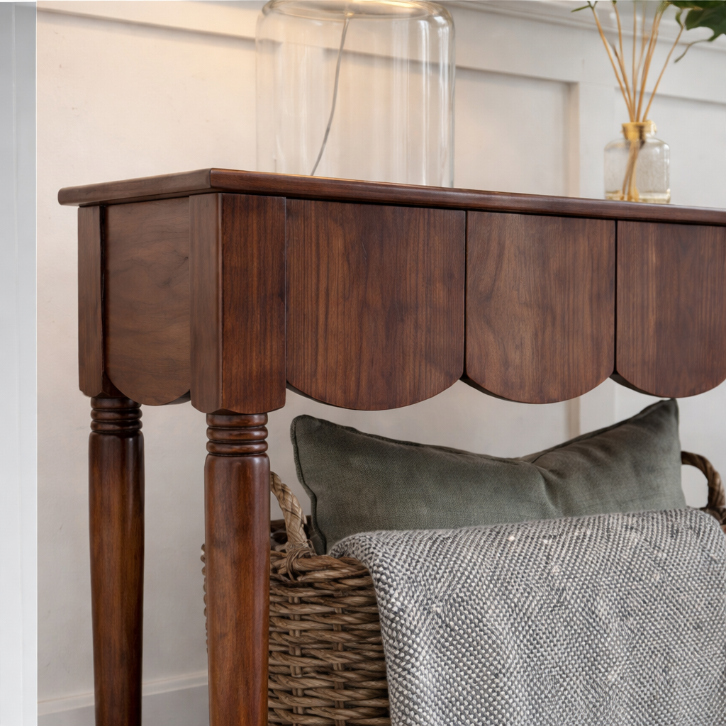 Modern Natural Wood Console Table With Scalloped Edges For Living Room
